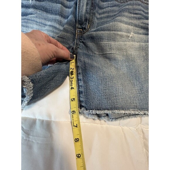 AMERICAN EAGLE Women’s Live Your Life Distressed Blue Jean Shorts Raw Hem Size 6 - Picture 8 of 9